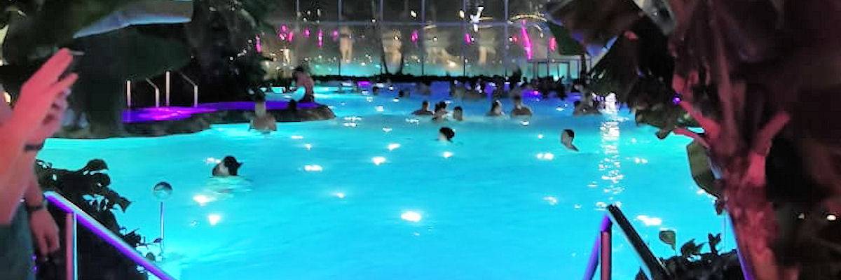 Therme București: piscine termali interne ed esterne immerse nel verde