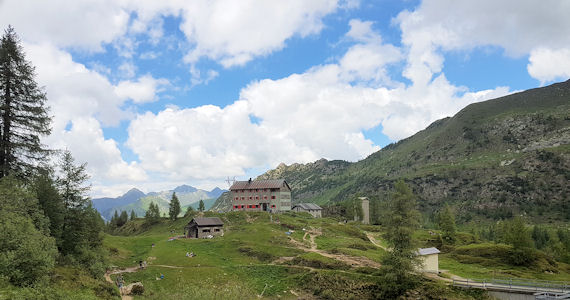 rifugio laghi gemelli
